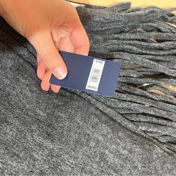 LUCKY BRAND Oversized Solid Knit Scarf Gray Fringe Detail 65” Plus Tassels NWT - Picture 2 of 4